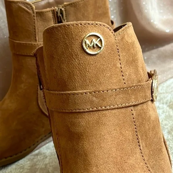 Brand New Michael Kors Ankle Bootie Zip Up Boots Round Toe Tan Gold Tone Accents