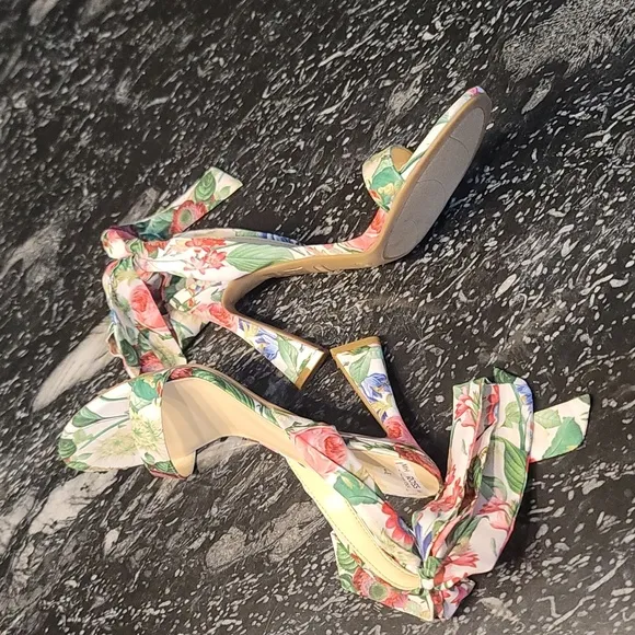 BRAND NEW NINE WEST KOBS ANKLE BOWNOT TIE SANDAL (WOMEN)