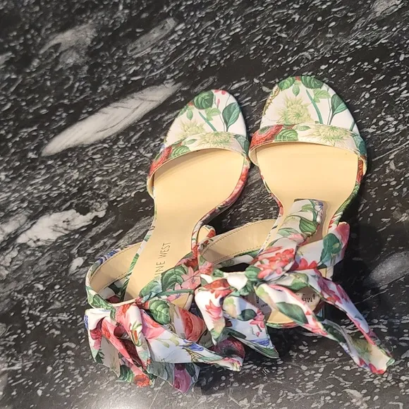 BRAND NEW NINE WEST KOBS ANKLE BOWNOT TIE SANDAL (WOMEN)