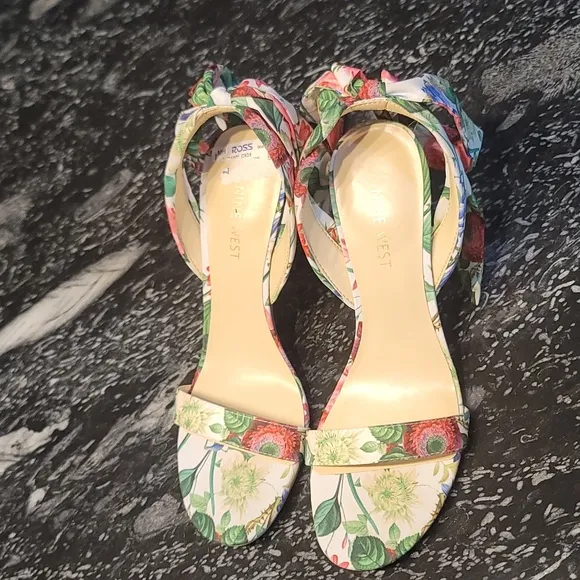 BRAND NEW NINE WEST KOBS ANKLE BOWNOT TIE SANDAL (WOMEN)