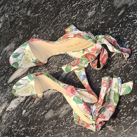 BRAND NEW NINE WEST KOBS ANKLE BOWNOT TIE SANDAL (WOMEN)