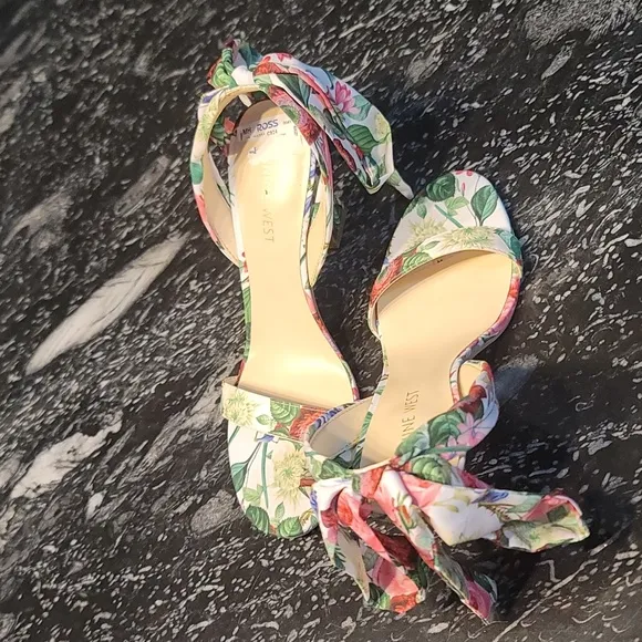 BRAND NEW NINE WEST KOBS ANKLE BOWNOT TIE SANDAL (WOMEN)