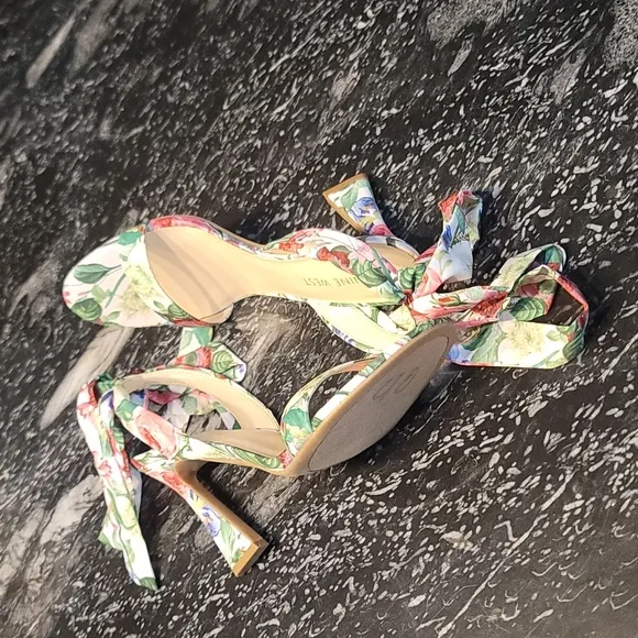 BRAND NEW NINE WEST KOBS ANKLE BOWNOT TIE SANDAL (WOMEN)