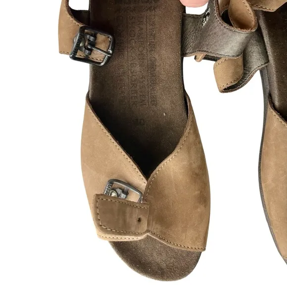 Brown Leather Sandals with Adjustable Straps