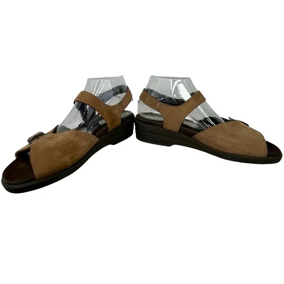 Brown Leather Sandals with Adjustable Straps