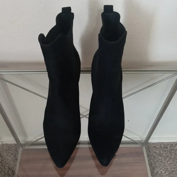 Buffalo London black suede ankle Boots block heel size 40 EUC
