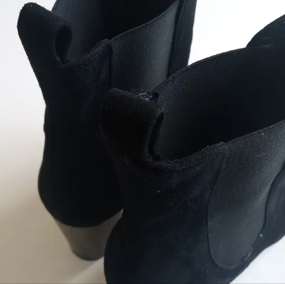 Buffalo London black suede ankle Boots block heel size 40 EUC