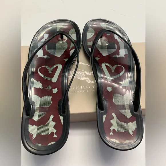 Burberry Heart Logo Flip Flop Thong Sandals Sz 6.5 Excellent Condition B…