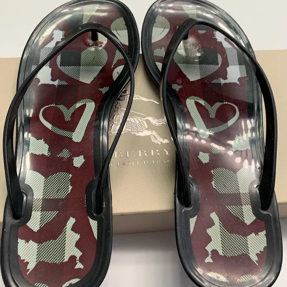 Burberry Heart Logo Flip Flop Thong Sandals Sz 6.5 Excellent Condition B…