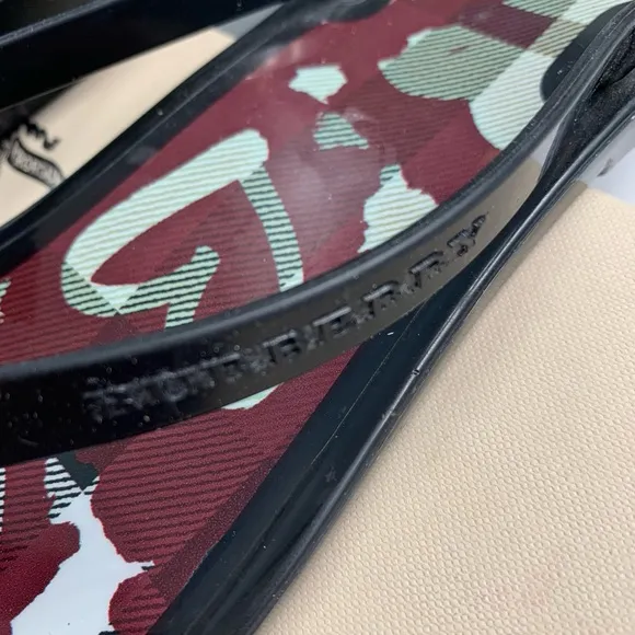 Burberry Heart Logo Flip Flop Thong Sandals Sz 6.5 Excellent Condition B…