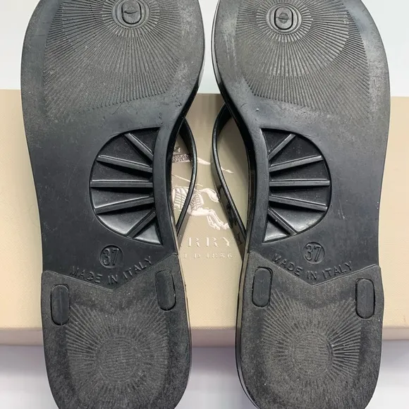 Burberry Heart Logo Flip Flop Thong Sandals Sz 6.5 Excellent Condition B…