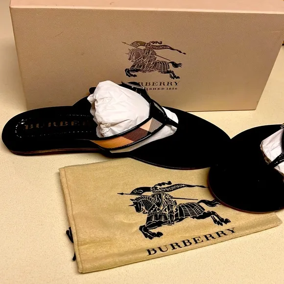 BURBERRY NOVA LANCASTER FLIP FLOP SIZE 38 NEW
