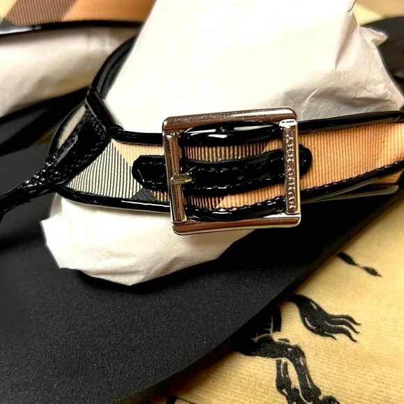 BURBERRY NOVA LANCASTER FLIP FLOP SIZE 38 NEW