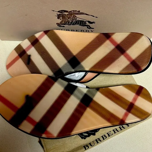 BURBERRY NOVA LANCASTER FLIP FLOP SIZE 38 NEW