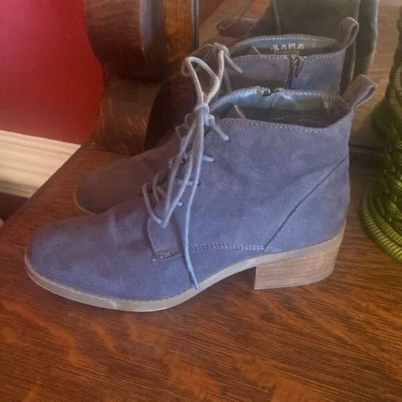 Carlos Santana gray suede boots by Macy’s 7 1/2, very comfortable