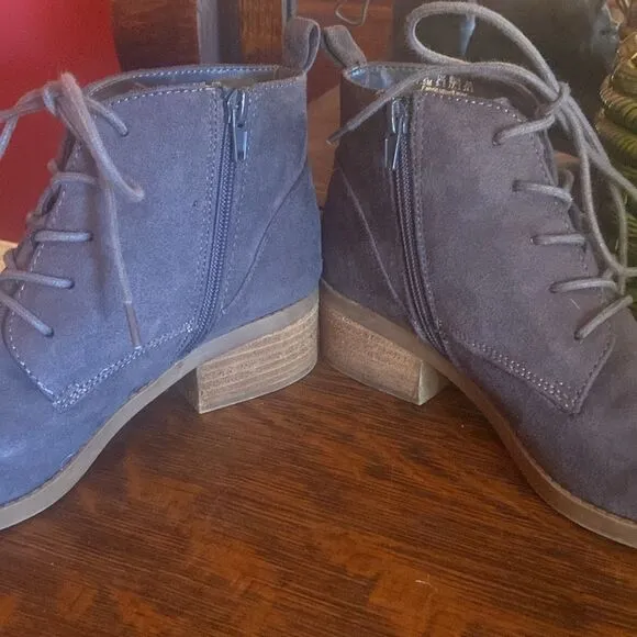 Carlos Santana gray suede boots by Macy’s 7 1/2, very comfortable