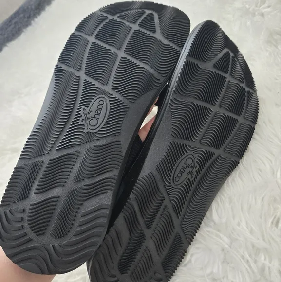 Chaco Classic Flip sandal for men in solid black. Size 11. New.Slip into the C