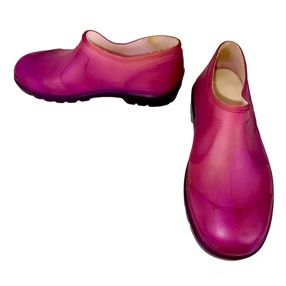 CHANEL RAIN BOOTIES IN PURPLE
