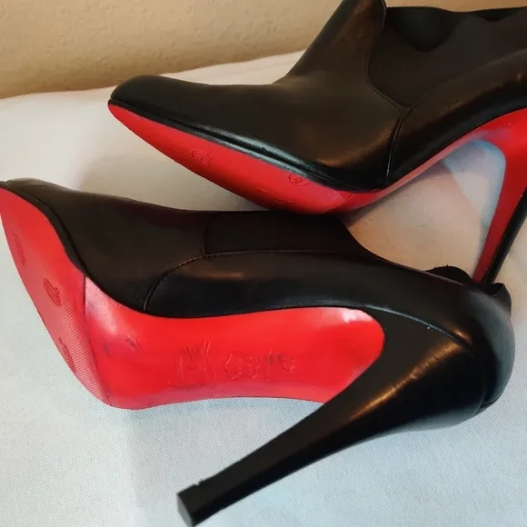 🔥🔥🔥Christian Louboutin Black Leather Booties