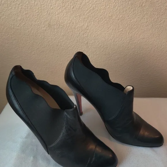 🔥🔥🔥Christian Louboutin Black Leather Booties