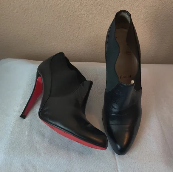 🔥🔥🔥Christian Louboutin Black Leather Booties