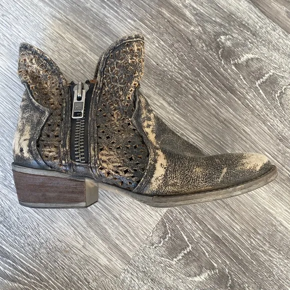 Circle G brown leather cutout short distressed boots zippers Preowned