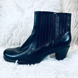 Clark Bendables 7.5 comfortable decorative leather healed ankle booties boots