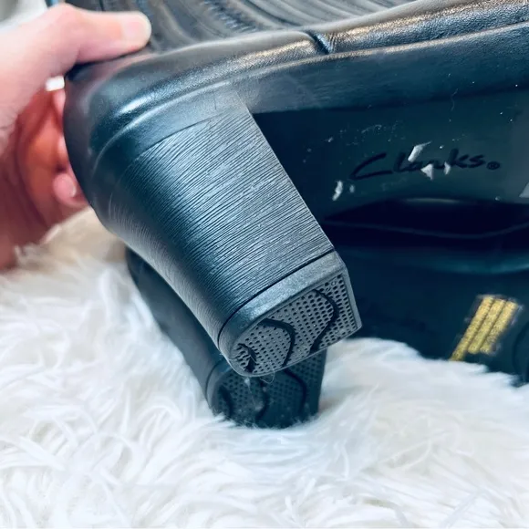 Clark Bendables 7.5 comfortable decorative leather healed ankle booties boots