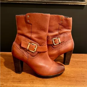 Clarks Indigo Lida Sayer Leather Side Zip Heeled Ankle Boots 64504