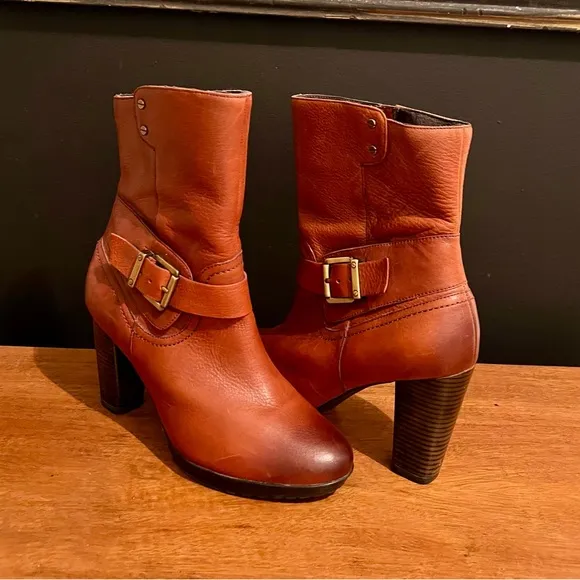 Clarks Indigo Lida Sayer Leather Side Zip Heeled Ankle Boots 64504