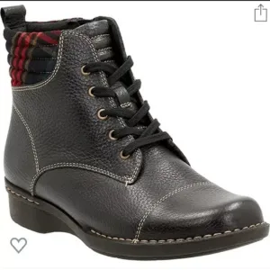CLARKS Whistle Bea leather black Boots zipper &amp; laces size 8