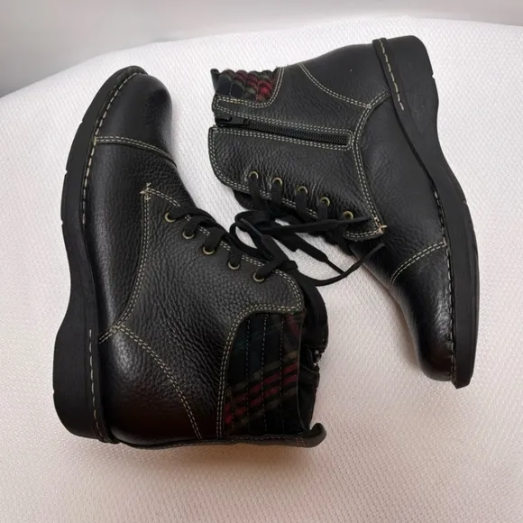 CLARKS Whistle Bea leather black Boots zipper &amp; laces size 8