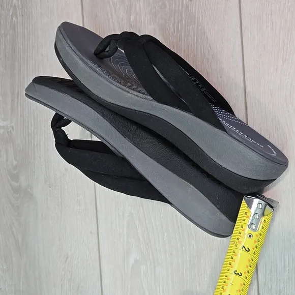 Clarks Women Arla KaylieCloudsteppers Cushionsoft Thong Wedge Sandals shoes sz 7
