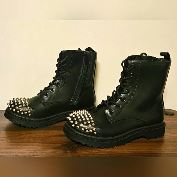 Combat Boots Size 6 WW NWT from Torrid Rare!