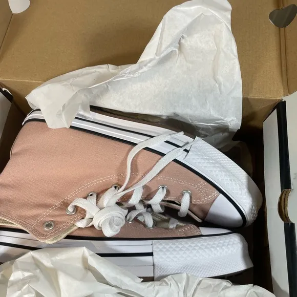 Converse Pink High-Top Sneakers Kids Size 6.5 – Brand New with Box