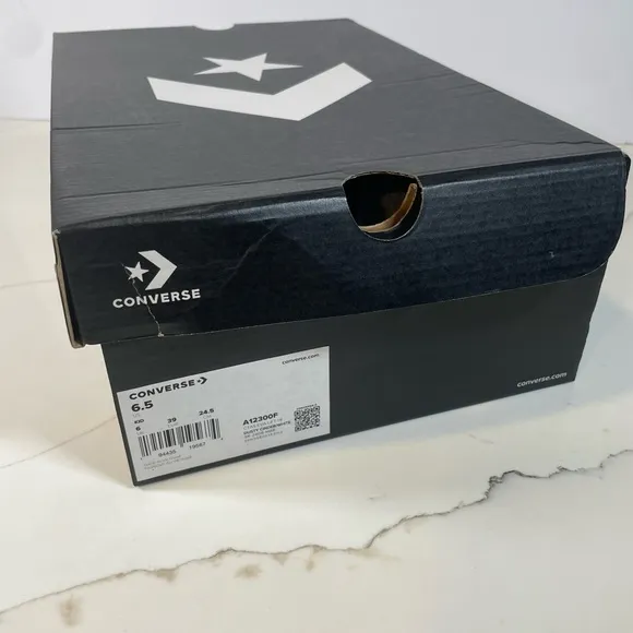 Converse Pink High-Top Sneakers Kids Size 6.5 – Brand New with Box