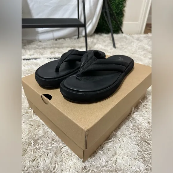 COPY - ❤️Free People Wonderland Thong Sandal