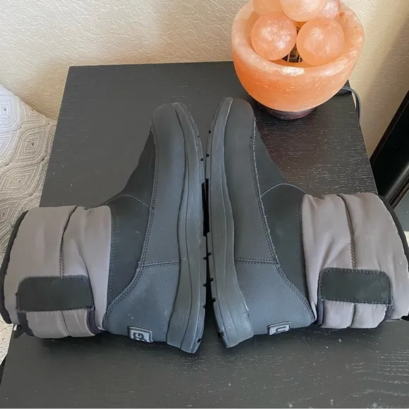 COPY - UGG Unisex Kids  TOTY WEATHER Snow Black  Boots Size 6