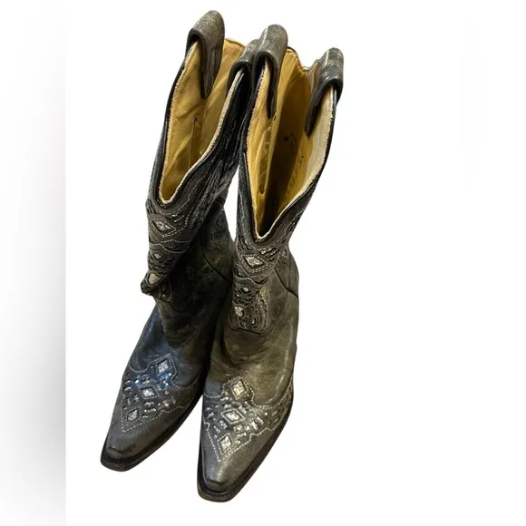 Corral Black and White Heeled Boots with Intricate Patterns