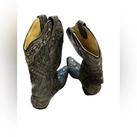 Corral Black and White Heeled Boots with Intricate Patterns