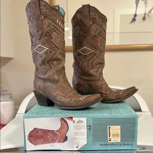 Corral snip toe  Embroidered Boots