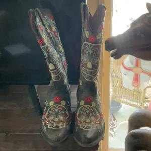 Cowboy Pro Embroidered Skull Cowboy Boots