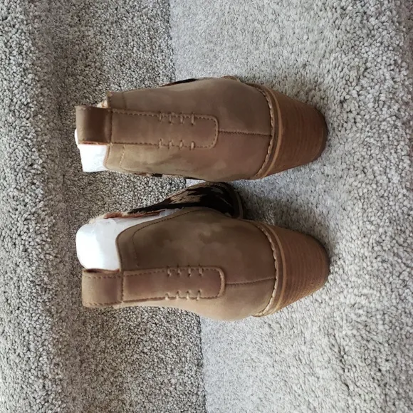 Cowhide Ankle Boots - Tan and Brown Corkys Size 7