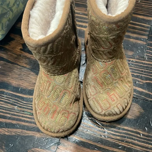 Cozy Patterned Boots with Faux Fur Lining