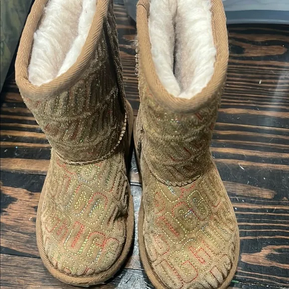 Cozy Patterned Boots with Faux Fur Lining