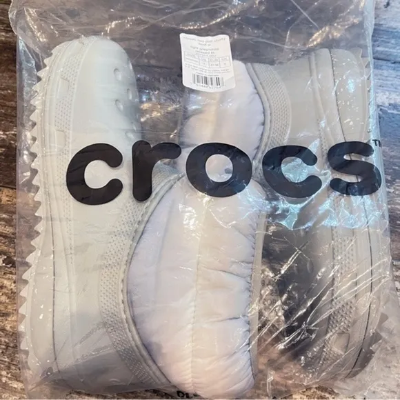 Crocs Classic Neo Puff Shorty Snow Boot Light Grey White Women's Size 6 NWT