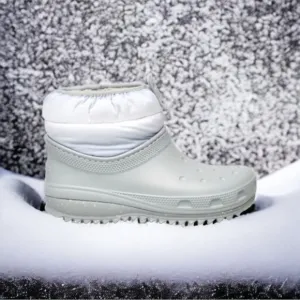 Crocs Classic Neo Puff Shorty Snow Boot Light Grey White Women's Size 7 NWT