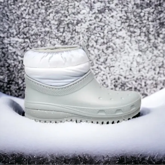 Crocs Classic Neo Puff Shorty Snow Boot Light Grey White Women's Size 7 NWT