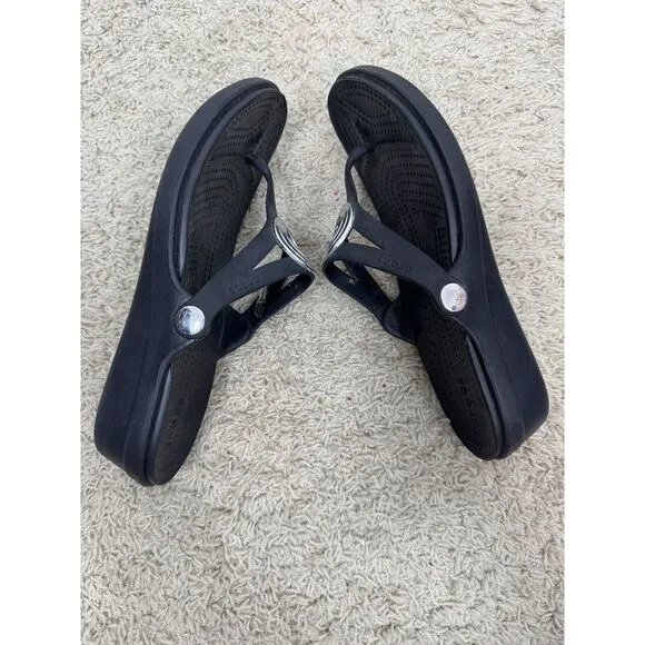 Crocs Sanrah Sandals Wedge Silver Circle Black Flip Flop Thong‎ Women's Size 9