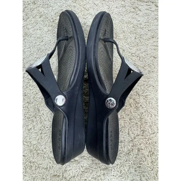 Crocs Sanrah Sandals Wedge Silver Circle Black Flip Flop Thong‎ Women's Size 9